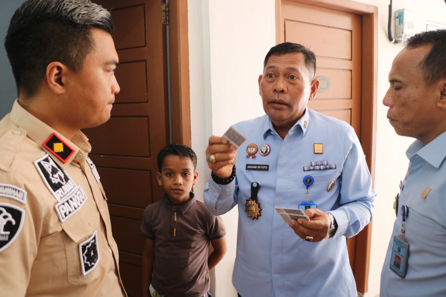 Kepala Kanwil KEMENKUMHAM Riau Tinjau Rumah Penampungan Sementara 191 Penghuni Rohingya Dari Aceh