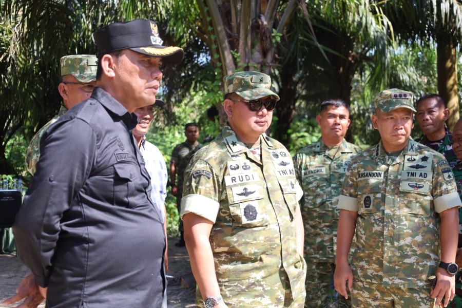 Kodam XIX/Tuanku Tambusai Percepat Konektivitas Warga, Kasdam Tinjau Langsung Pembangunan Jembatan Garuda Armco di Rumbai Barat