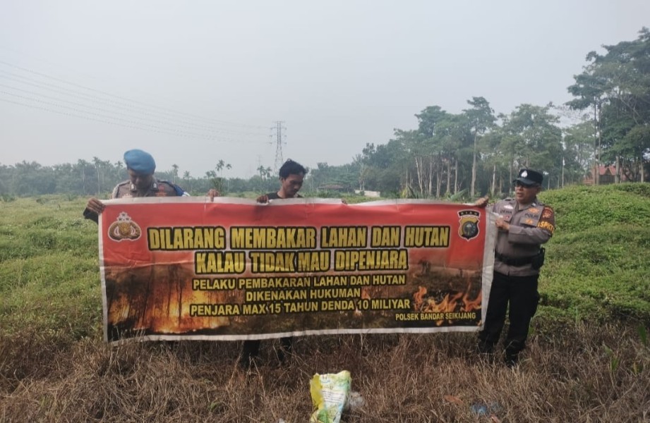 Patroli Karhutla! Kapolsek Bandar Sei Kijang Imbau Masyarakat Untuk Tidak Membakar Hutan