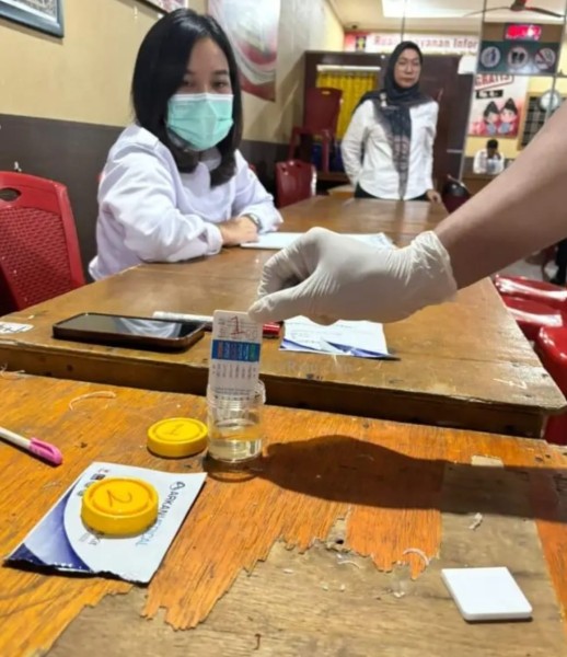 Pastikan Program Menteri Imigrasi dan Pemasyarakatan Terlaksana di Lapas, Lapas Kelas IIA Pekanbaru Lakukan Tes Urine Rutin