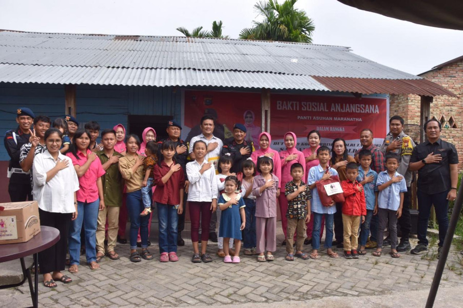 Satbrimob Polda Riau sambut HUT Ke - 79 Korps Brimob Polri dengan anjangsana ke panti asuhan Maranatha