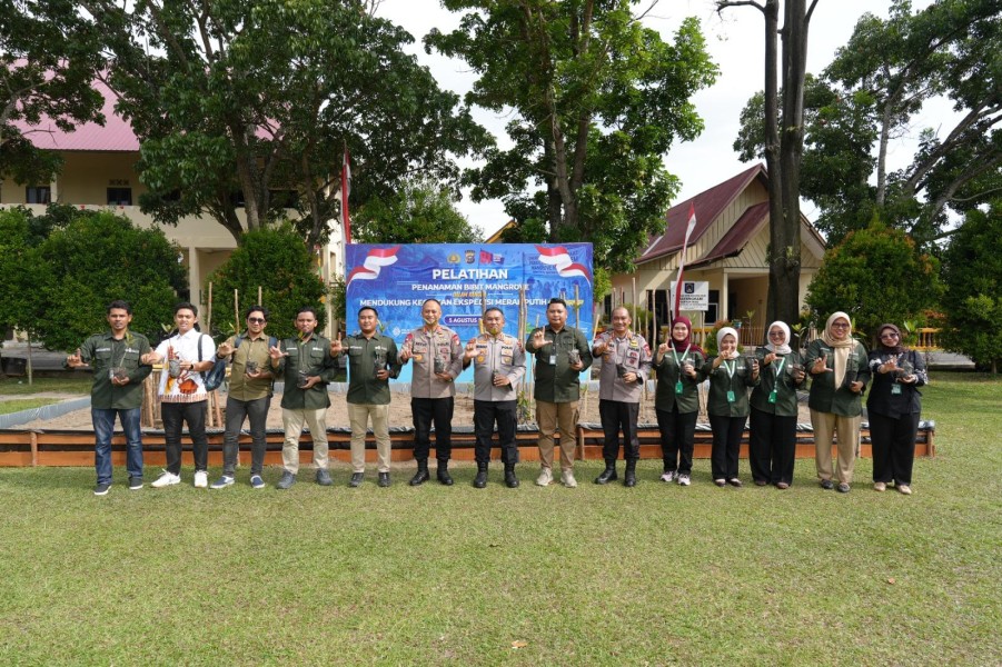 Perkuat Green Policing, Polda Riau Dukung Ekspedisi Merah Putih Presisi Melalui Pelatihan Penanaman Mangrove