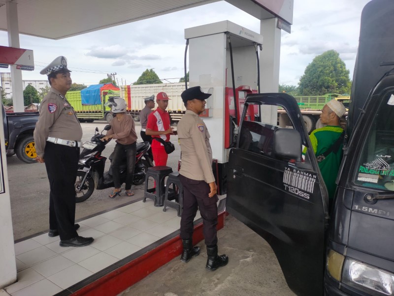 Polsek Bandar Seikijang Laksanakan Patroli Monitoring Situasi Kamtibmas dan Antisipasi Kelangkaan BBM di SPBU Sekijang