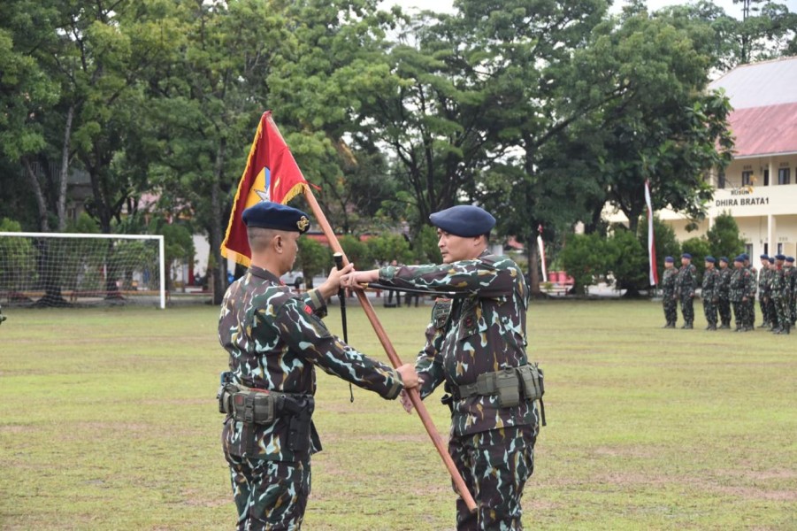 Dansat Brimob Polda Riau Pimpin Upacara Serah Terima Tunggul Batalyon A dan Batalyon B Pelopor