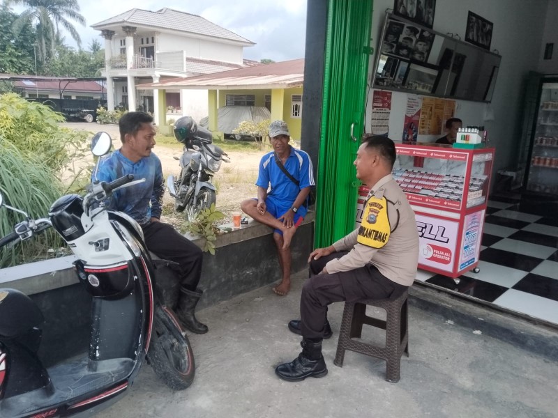 Bhabinkamtibmas Desa Muda Setia Kembali Himbau Warga Jaga Keamanan dan Bijak Gunakan Medsos