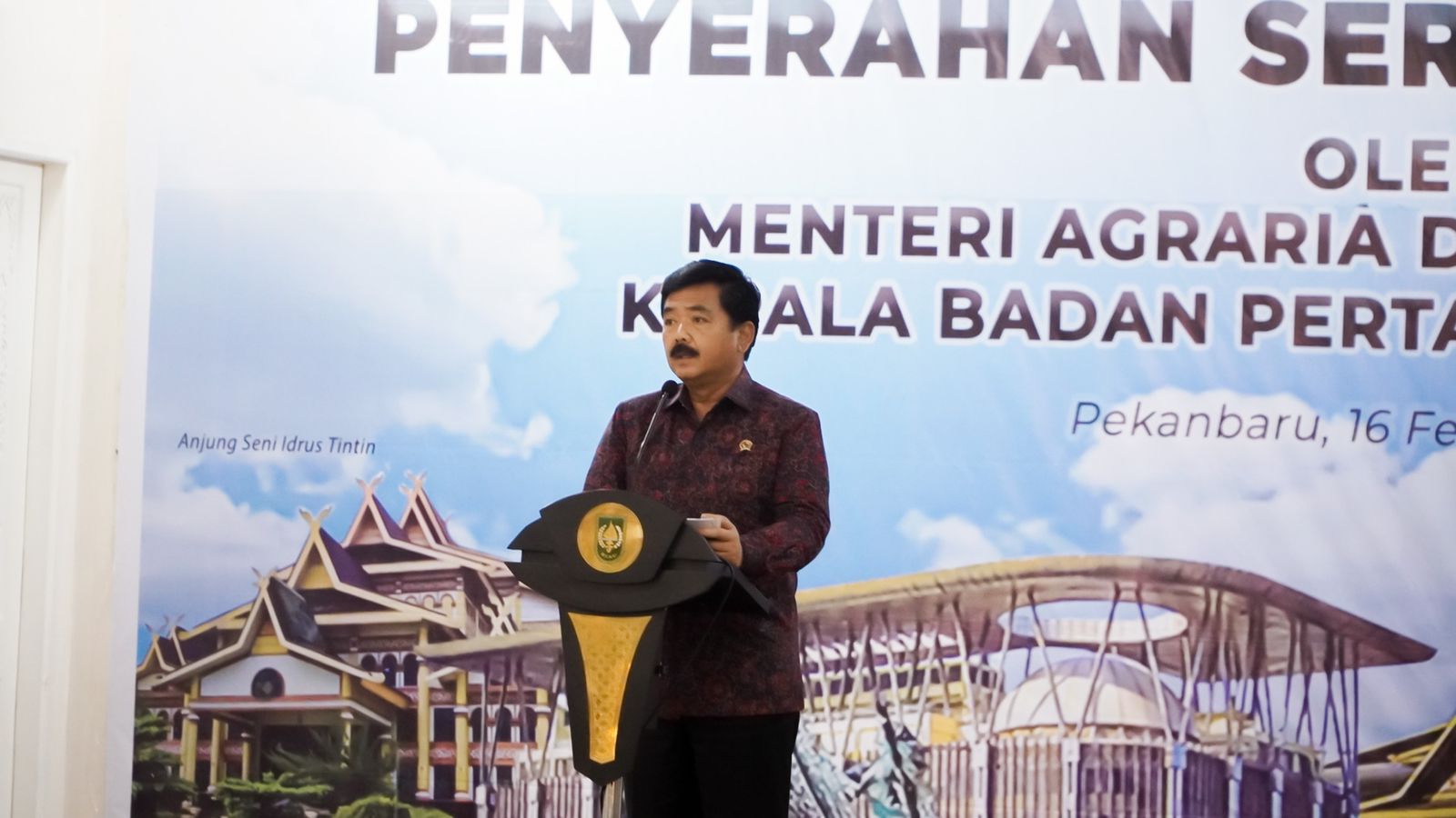 Bupati Rokan Hilir Hadiri Rapat Internal Dengan Menteri ATR/BPN Untuk Membahas Lahan Di Riau