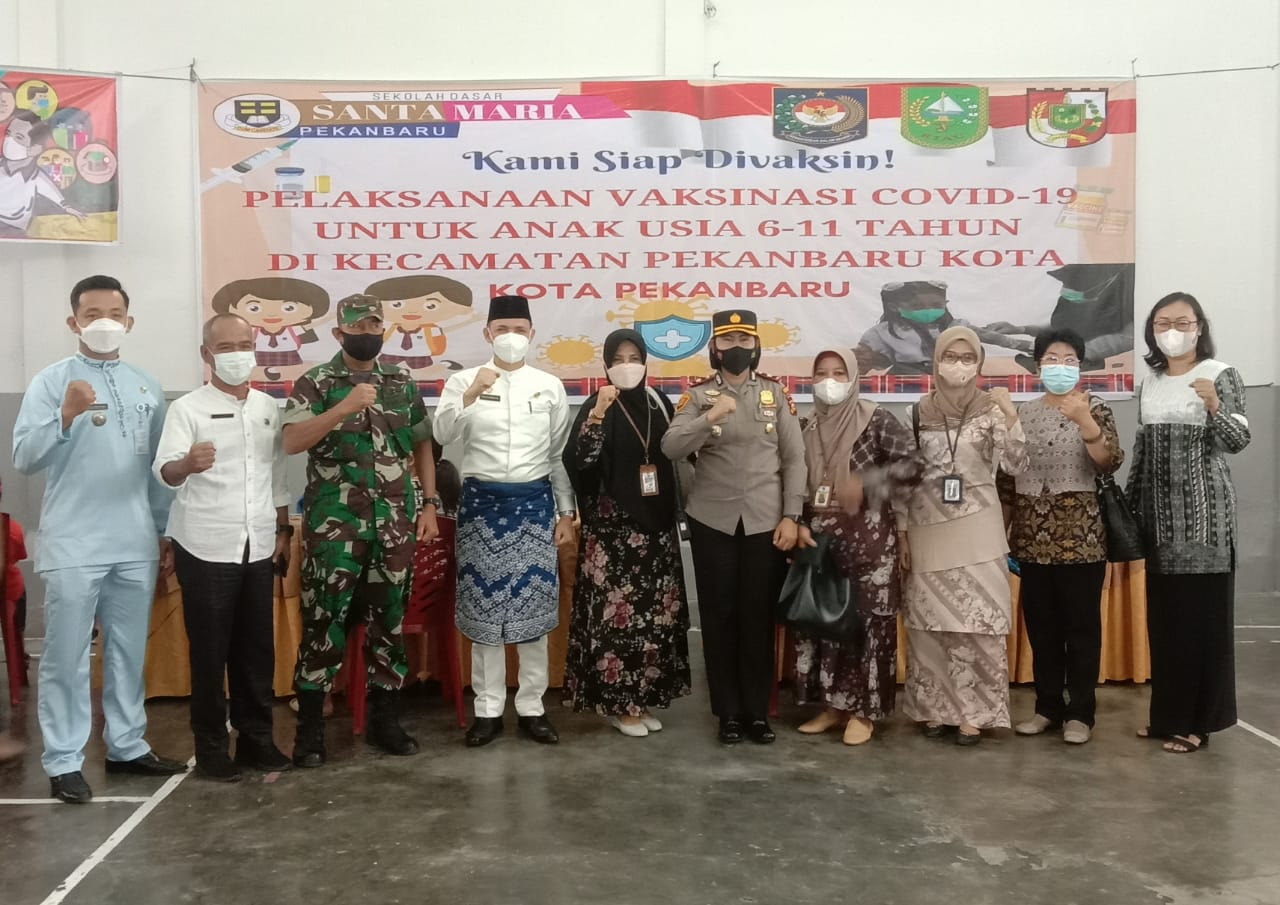 Kapolsek Pekanbaru Kota Kompol Josina Lambiombir Bersama Forkopimcam Kompak Laksanakan Vaksinasi Anak