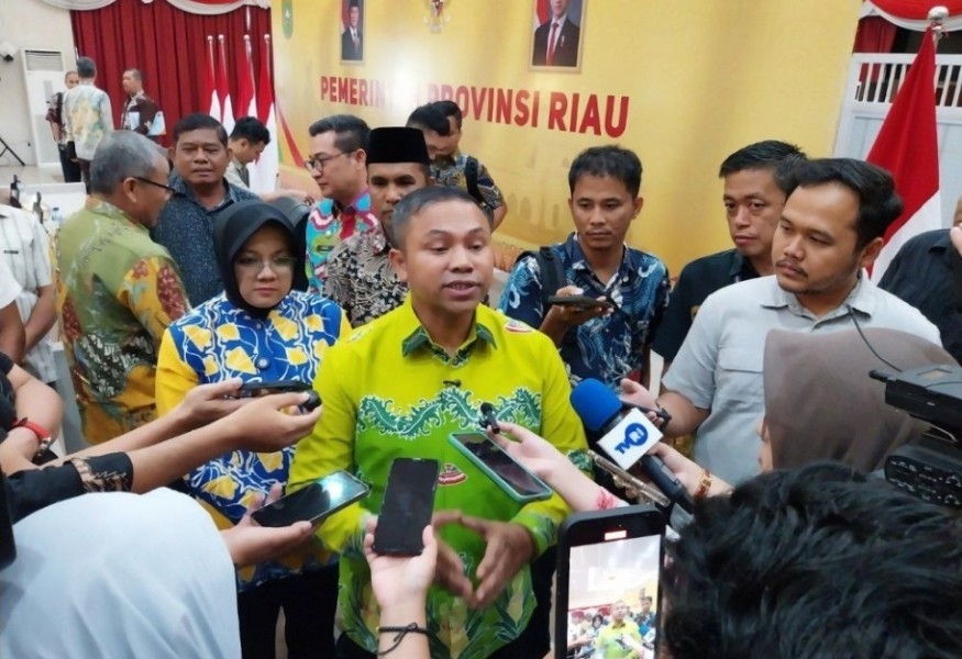 Jalan Minas-Perawang Rusak Gegara ODOL, Gubri Abdul Wahid Berikan Solusi Untuk Perusahaan