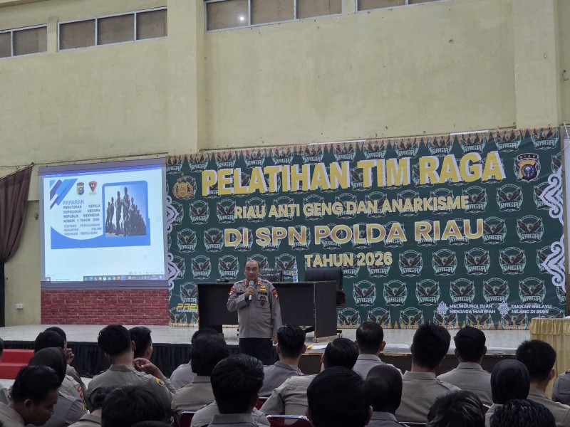 Kabag Ops Satuan Brimob Polda Riau Berikan Materi Perkap No. 1 Tahun 2009 kepada Tim Raga Polda Riau