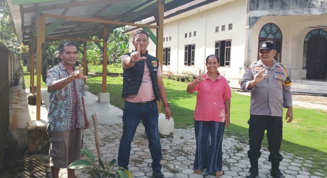 Polsek Bandar Sei Kijang Tanam Pohon di Halaman Gereja HKBO, Dukung Program Hijau Kapolda Riau