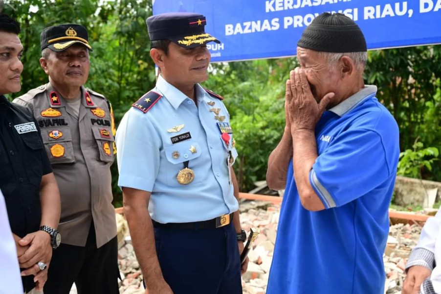 Lanud Rsn Peduli, Warga Tidak Mampu Kaget Rumahnya di Bangun Danlanud Rsn Marsma TNI Feri Yunaldi