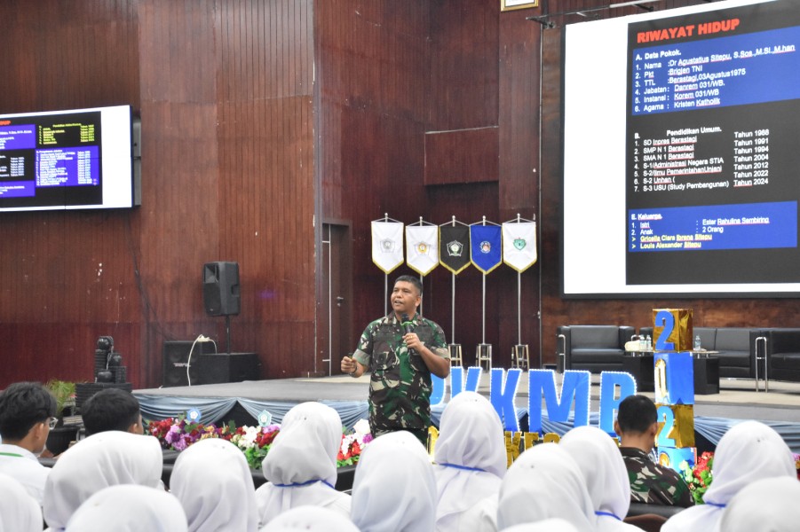 Membentuk Tenaga Kesehatan Berkarakter, Danrem 031/Wira Bima Isi Pembekalan PKKMB Poltekkes Kemenkes Riau