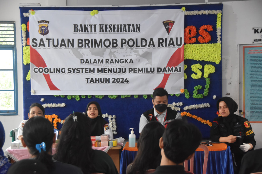 Bakti Kesehatan Satuan Brimob Polda Riau Dalam Rangka Hadapi Cooling System Pemilu 2024