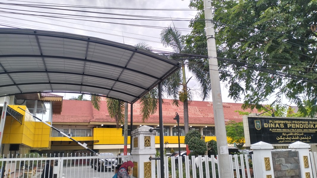 Pasca Geledah Kantor Gubernur, KPK Sambangi Dinas Pendidikan Riau