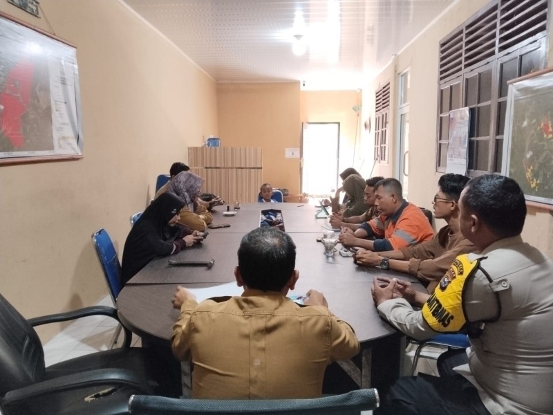 *Bhabinkamtibmas Desa Muda Setia Gelar Rapat Persiapan HUT Desa dan Kamtibmas*
