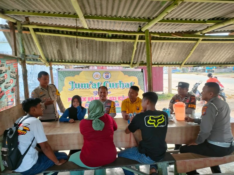 *Polsek Bandar Sei Kijang Gelar Jum'at Curhat, Masyarakat Berdialog Langsung dengan Polisi*