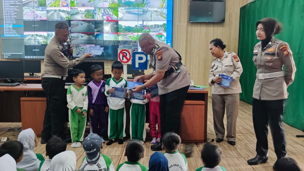 Ditlantas Polda Riau Tanamkan Tertib Lalu Lintas dan Cinta Lingkungan Sejak Usia Dini