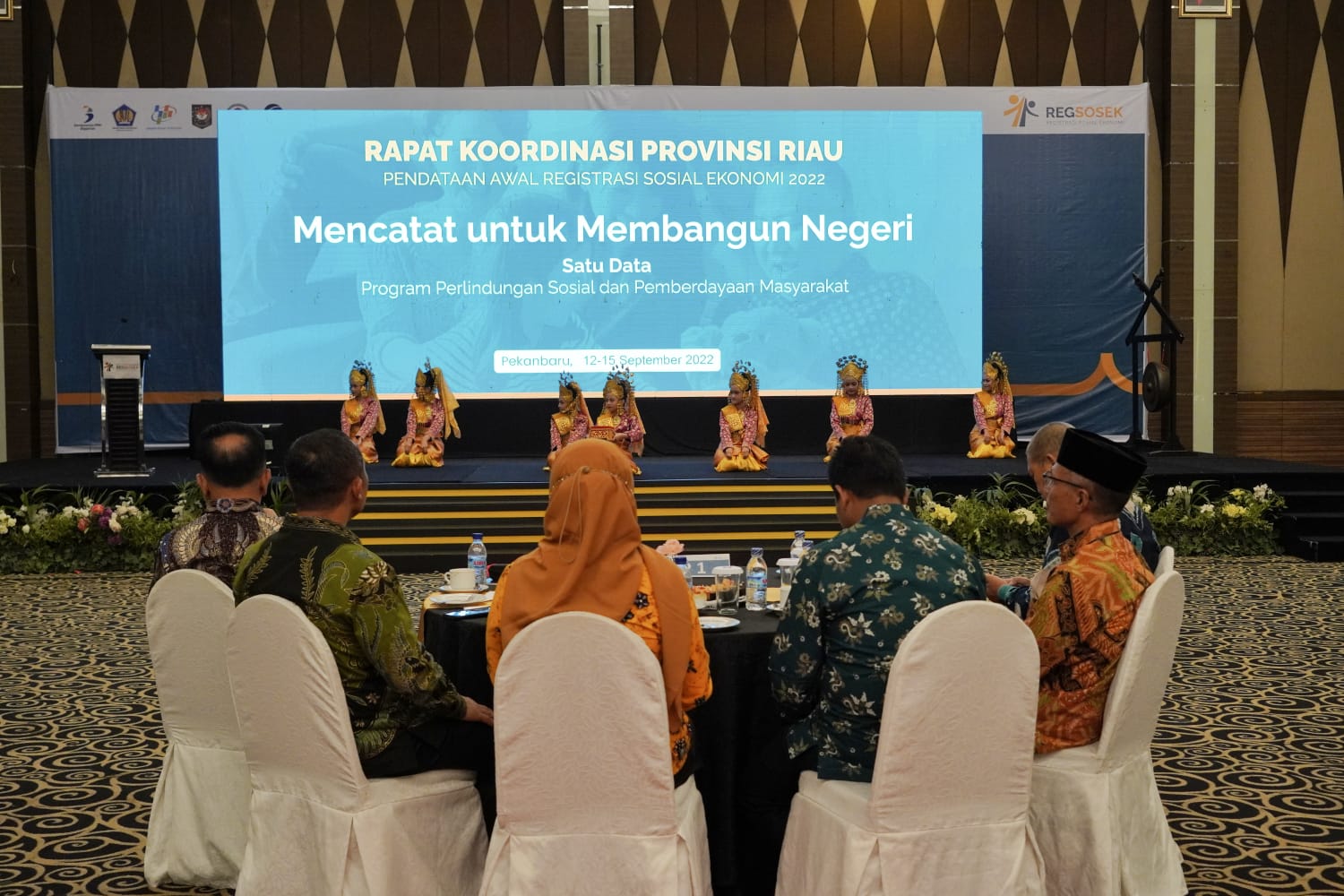 Dibuka Gubernur Riau,  Wabup Rohil Hadiri Rapat Koordinasi REGSOSEK di Pekanbaru