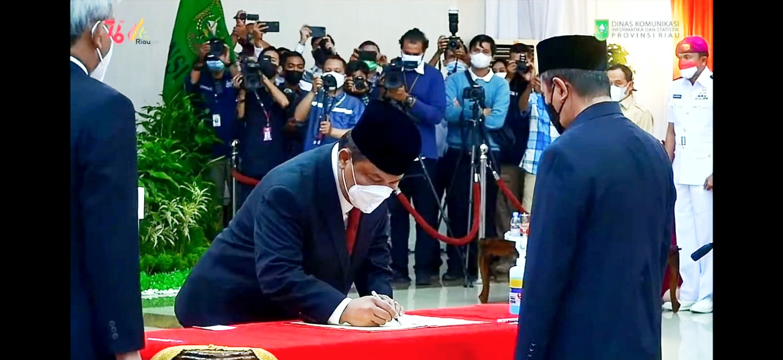 Gubri Lantik SF Haryanto Jabat Sekdaprov Riau