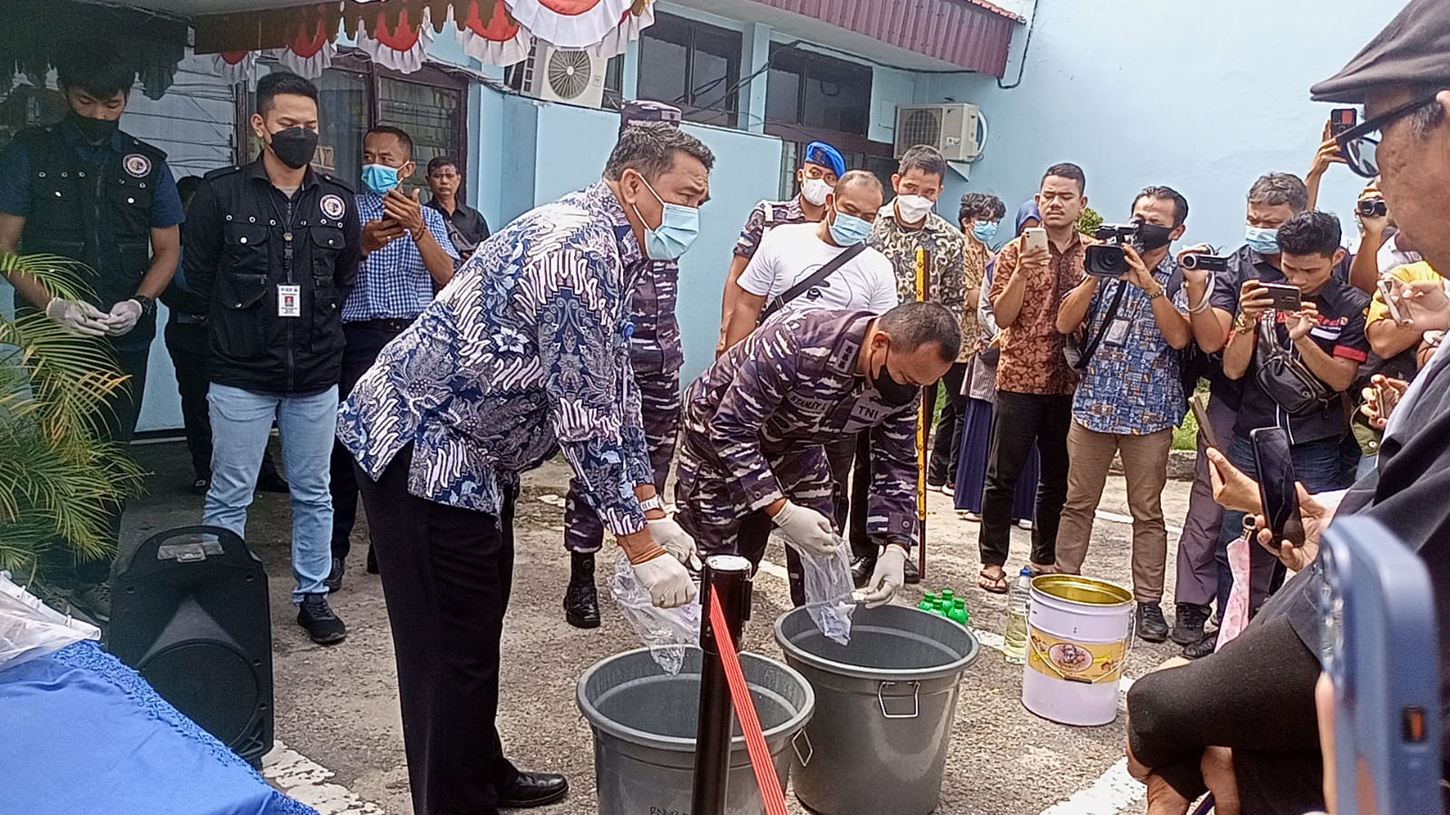 BNNP Riau dan Lanal Dumai Musnahkan 12,97 Kg Sabu Asal Malaysia dan 218,75 Gram Ganja