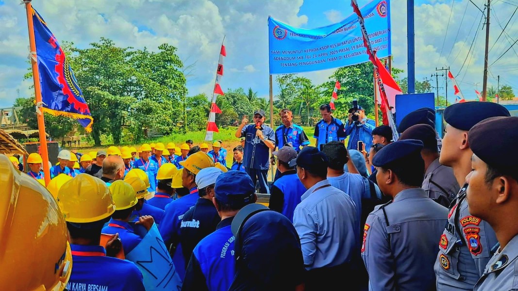 Perjuangkan Aspirasi, Ketum DPP PWMOI KRH HM Jusuf Rizal Demo Kantor KSOP Satui Tanah Bumbu