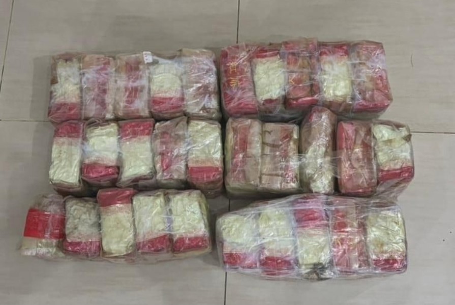 Polda Riau Cegat Minibus Memuat 30 Kg Sabu di Gerbang Tol Bathin Solapan Bengkalis