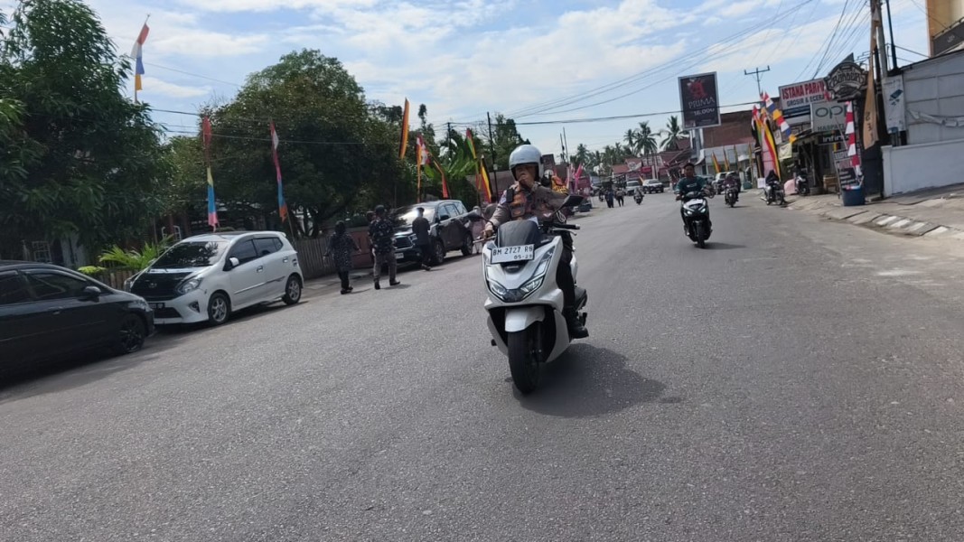 Naik Motor, Dirlantas Polda Riau Jadi Sosok di Balik Lancarnya Pacu Jalur Kuansing 2025