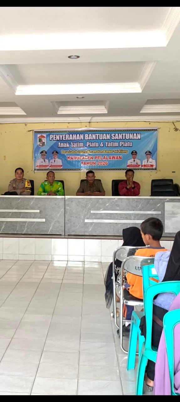 Bhabinkamtibmas Desa Lubuk Ogung Hadiri Penyerahan Santunan Anak Yatim Bulan Januari - Februari 2026