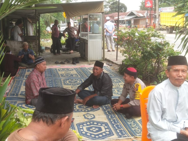 Bhabinkamtibmas Polsek Bandar Sei Kijang Laksanakan Melayat, Tingkatkan Kepercayaan Masyarakat