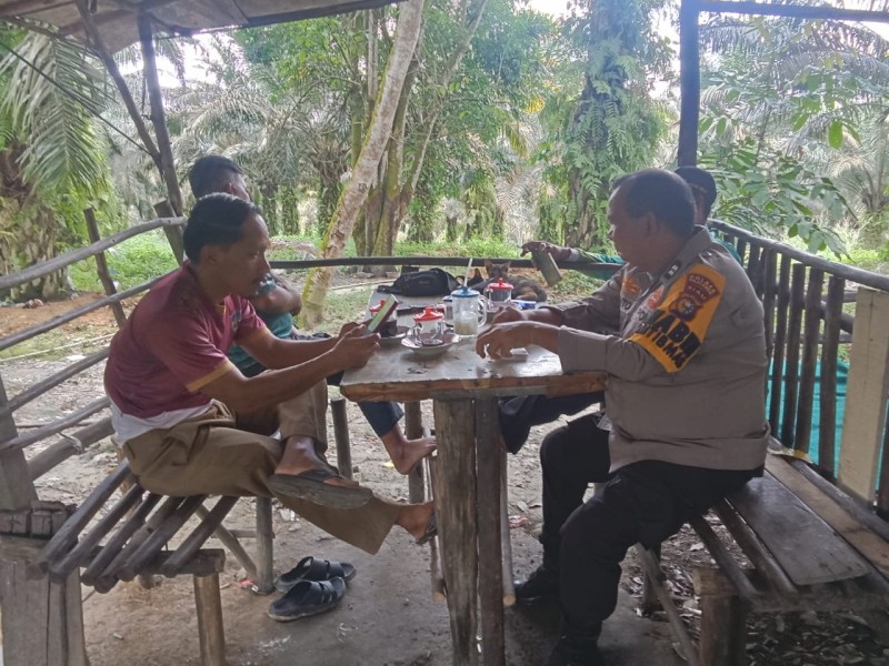 Bhabinkamtibmas Desa Simpang Beringin Laksanakan Sambang Warga