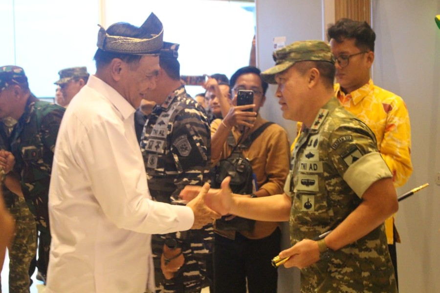 Pangdam XIX Tuanku Tambusai Sambut Menko Polkam di Batam, Tegaskan Soliditas TNI-Polri Jaga Keamanan Kepri