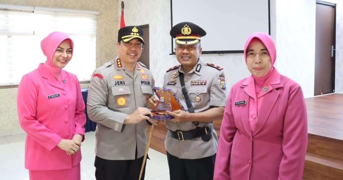 Kapolresta Pekanbaru Pimpin Upacara Sertijab Kabag Ops dan Kapolsek Bukit Raya