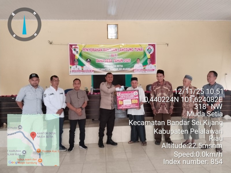 Bhabinkamtibmas Desa Muda Setia Serahkan Bantuan Langsung Tunai BLT DD 2025