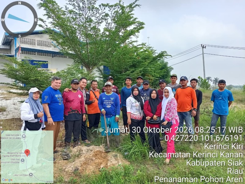 DUKUNG PROGRAM KAPOLDA RIAU, POLSEK BANDAR SEI KIJANG TANAM 50 BIBIT POHON AREN DI PEMUKIMAN WARGA