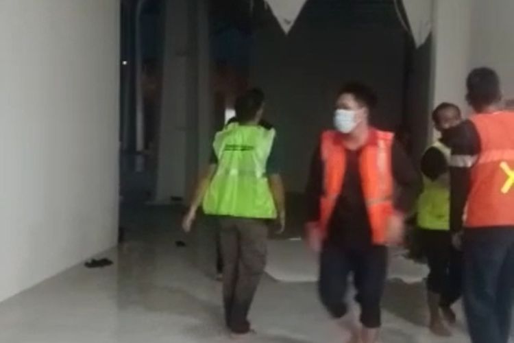 Diguyur Hujan Deras, Plafon Bandara Ngloram Ambruk