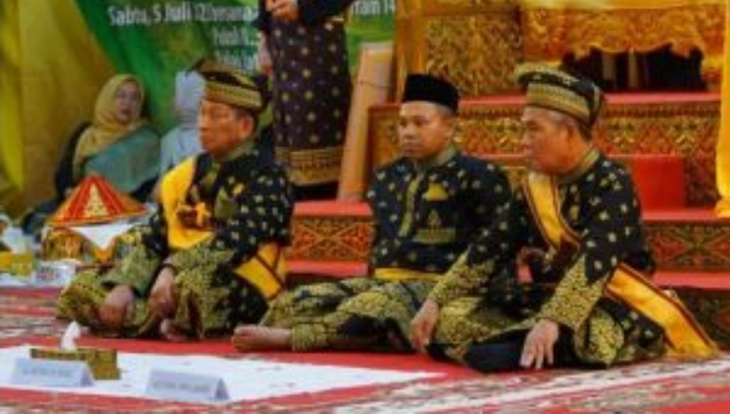 Dihujam Dendangan Syair, Gubri Wahid Menangis