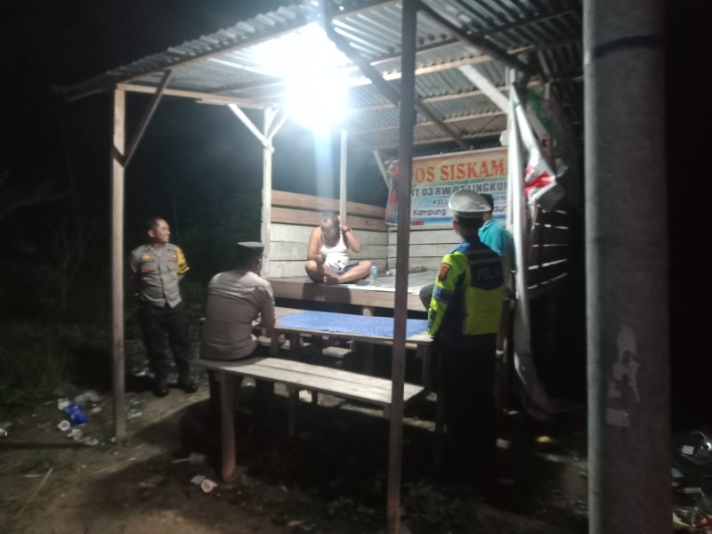 Polsek Bandar Sei Kijang Laksanakan Giat Sambang Ke Pos Sat Kamling, Tingkatkan Keamanan dan Solidaritas Warga