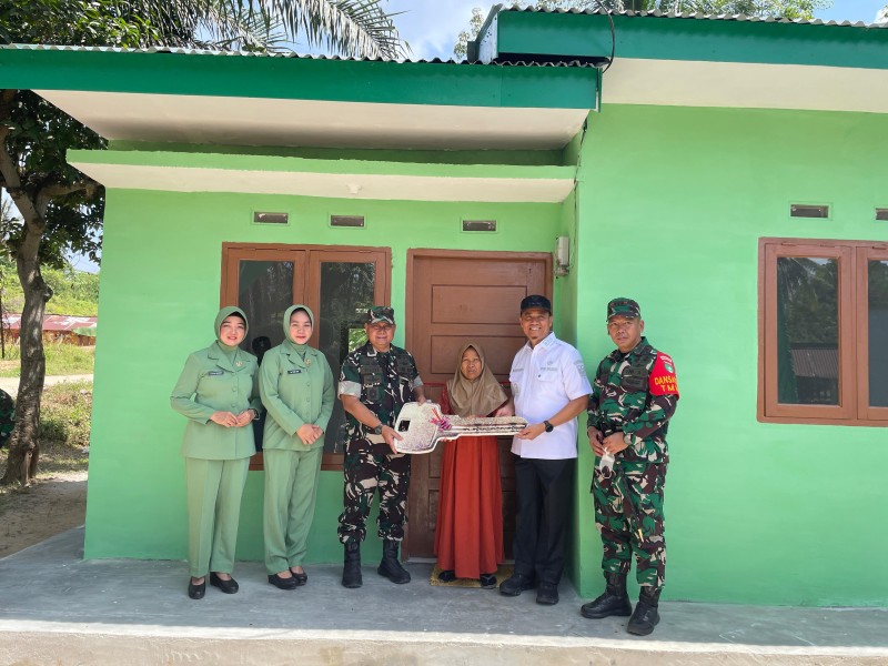 Kasdam XIX/TT Serahkan Rumah Layak Huni Hasil Program TMMD ke-127 Kodim 0301/Pekanbaru