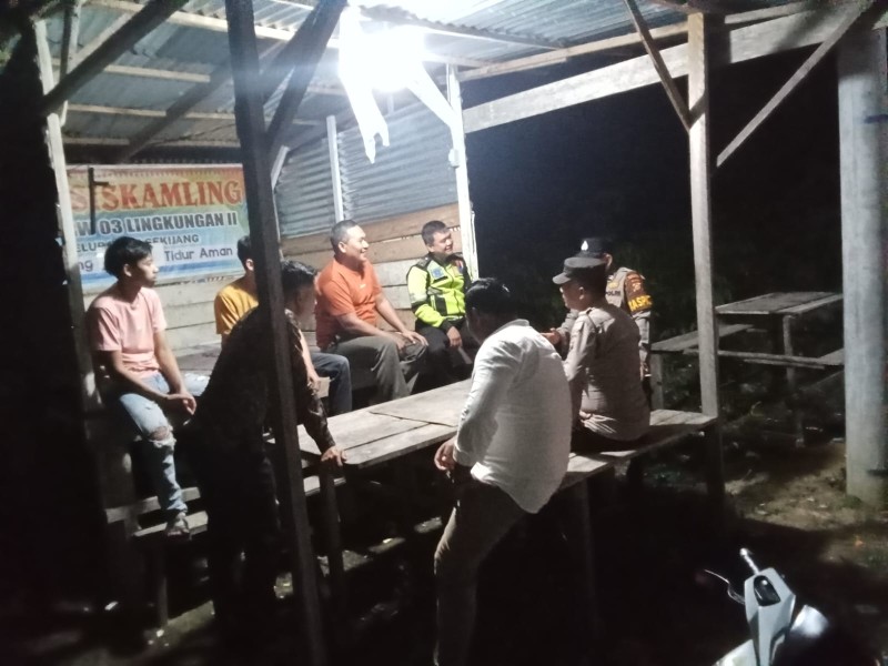 JAGA KAMTIBMAS MALAM HARI, POLSEK BANDAR SEI KIJANG SAMBANGI POS SAT KAMLING SMPN 01