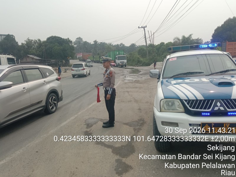 Ciptakan Kamseltibcar Lantas, Polsek Bandar Sei Kijang Rutin Patroli di Jalan Lintas Timur