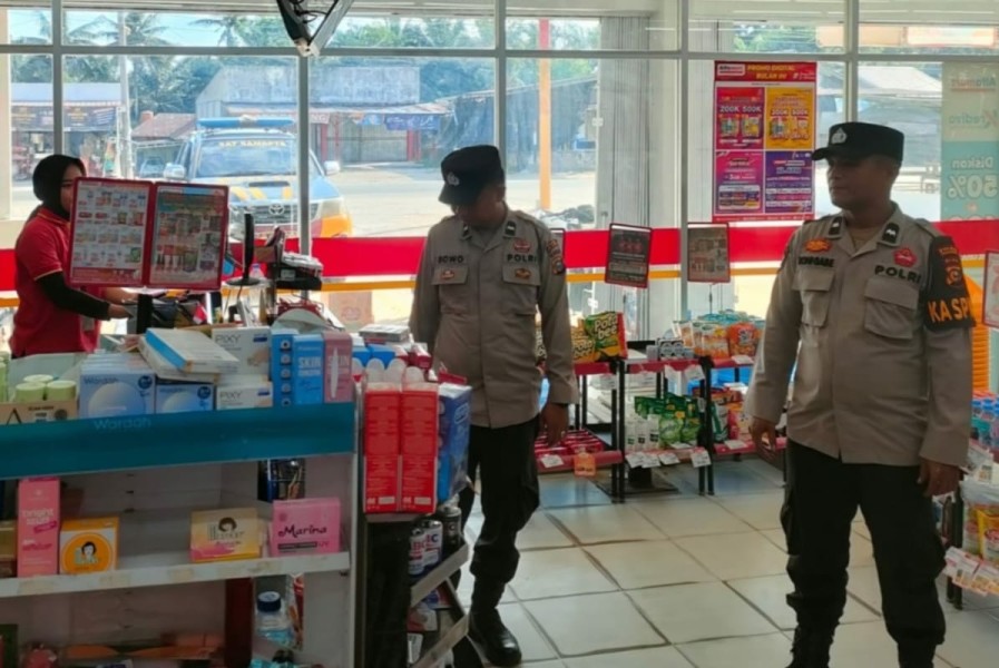 Polsek Bandar Sei Kijang Laksanakan KRYD, Melakukan Patroli di Kawasan Pertokoan