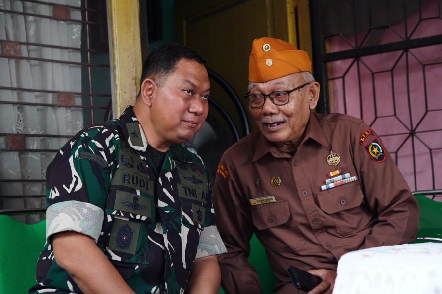 Hormati Jasa Pejuang, Pangdam XIX Tuanku Tambusai Santuni Veteran pada HUT Ke-1 Kodam