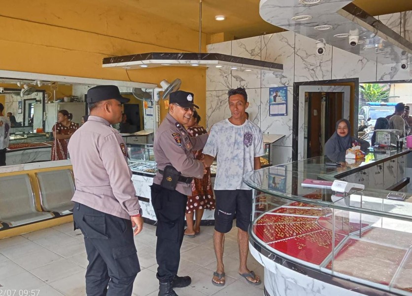 Polsek Bandar Sei Kijang Laksanakan Kegiatan Rutin Yang Ditingkatkan (KRYD) untuk Harkamtibmas Kepada Karyawan Toko Mas