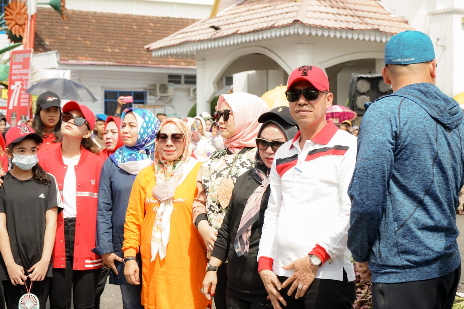 Meriahkan HUT RI ke-76, Bupati Rohil Lepas Peserta Karnaval