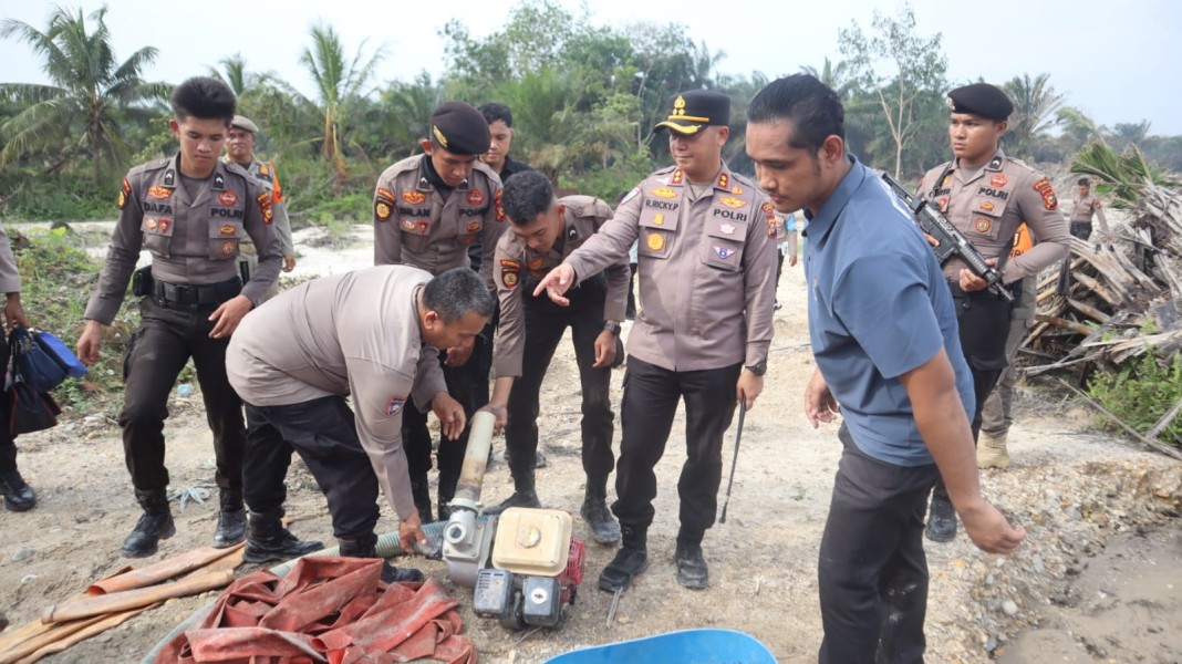 Wakapolda Riau Pimpin Langsung Operasi PETI di Kuansing, 13 Rakit Dimusnahkan