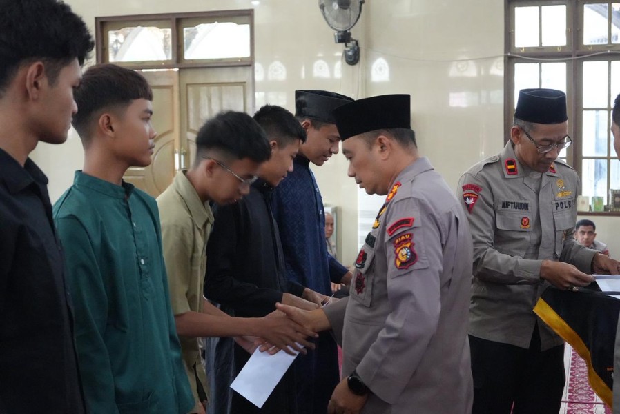 Satbrimob Polda Riau Gelar Santunan Anak Yatim, Wujud Kepedulian dan Kebersamaan