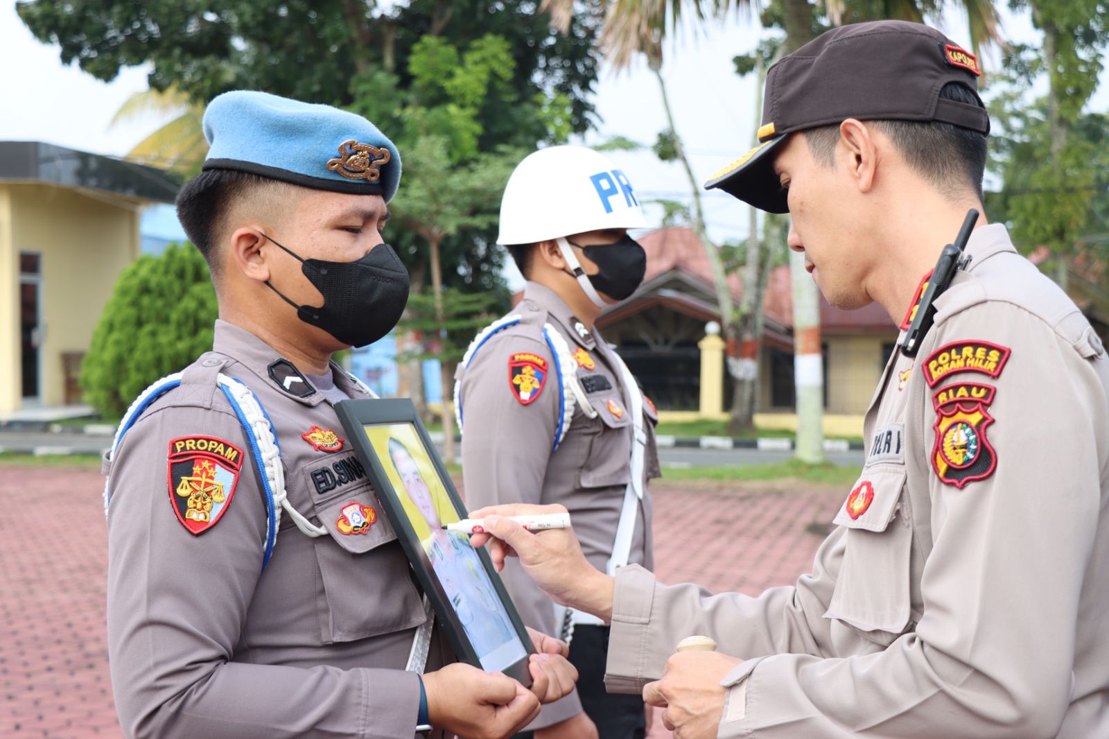 Kapolres Rohil Pimpin Upacara PTDH Briptu Chandra Gunawan Hutahaean
