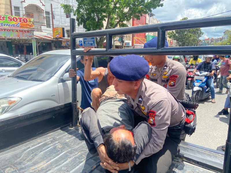Dansat Brimob Riau : Terimakasih Kepada Personel Gerak Cepat Bantu Warga Laka Lantas