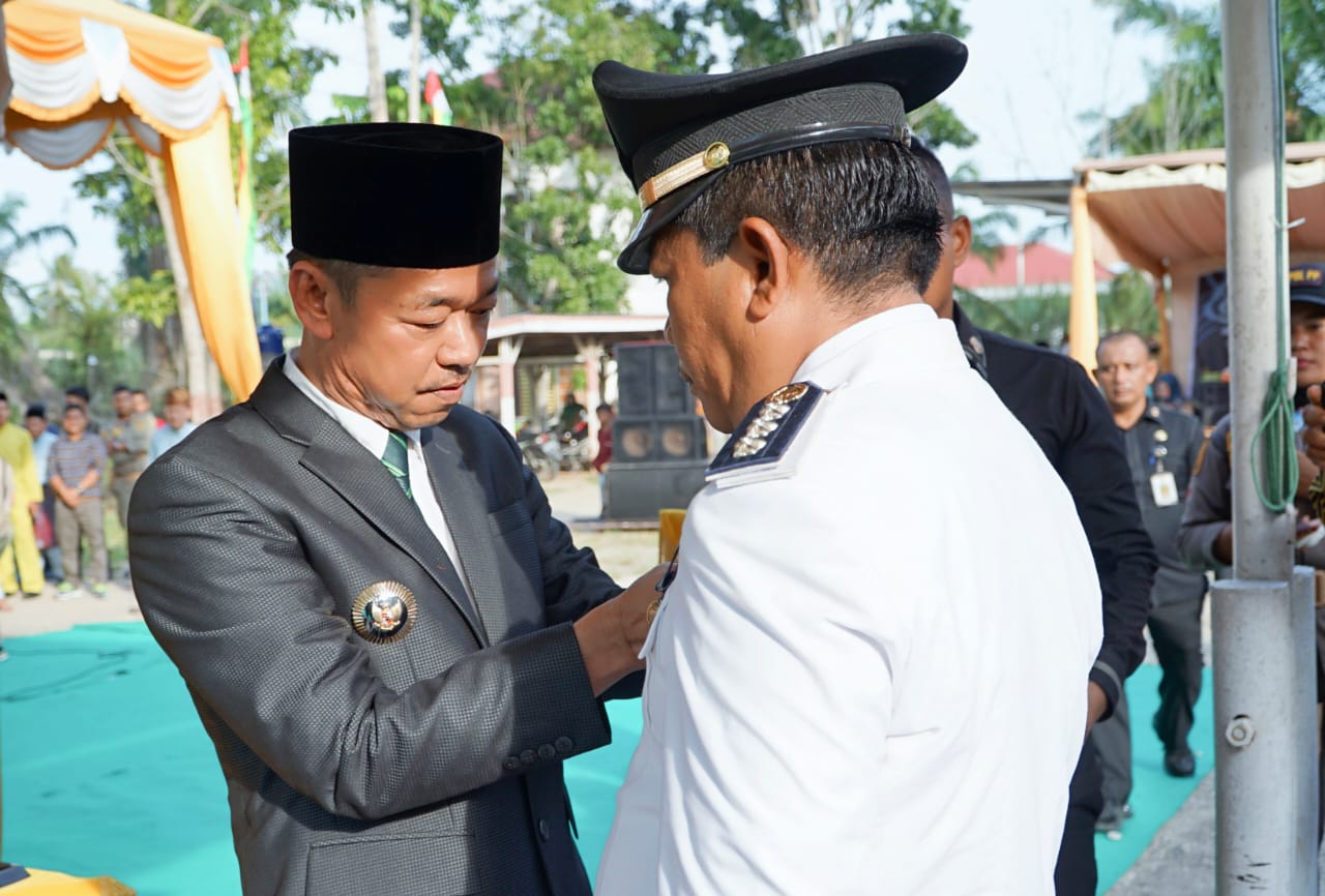 Bupati Rohil Lantik H. Sukirman Camat Rimba Melintang